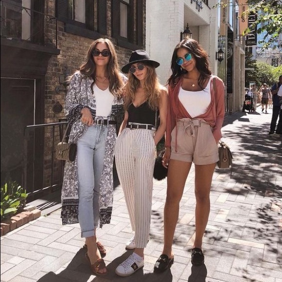 BRUNCH WITH FRIENDS STYLE MYSTERY BOX • 5 Items - Picture 5 of 10